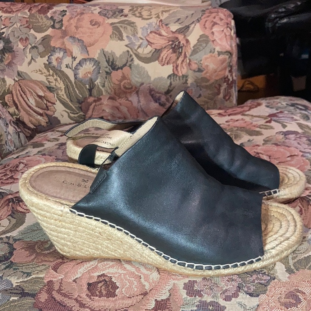 Caslon heels